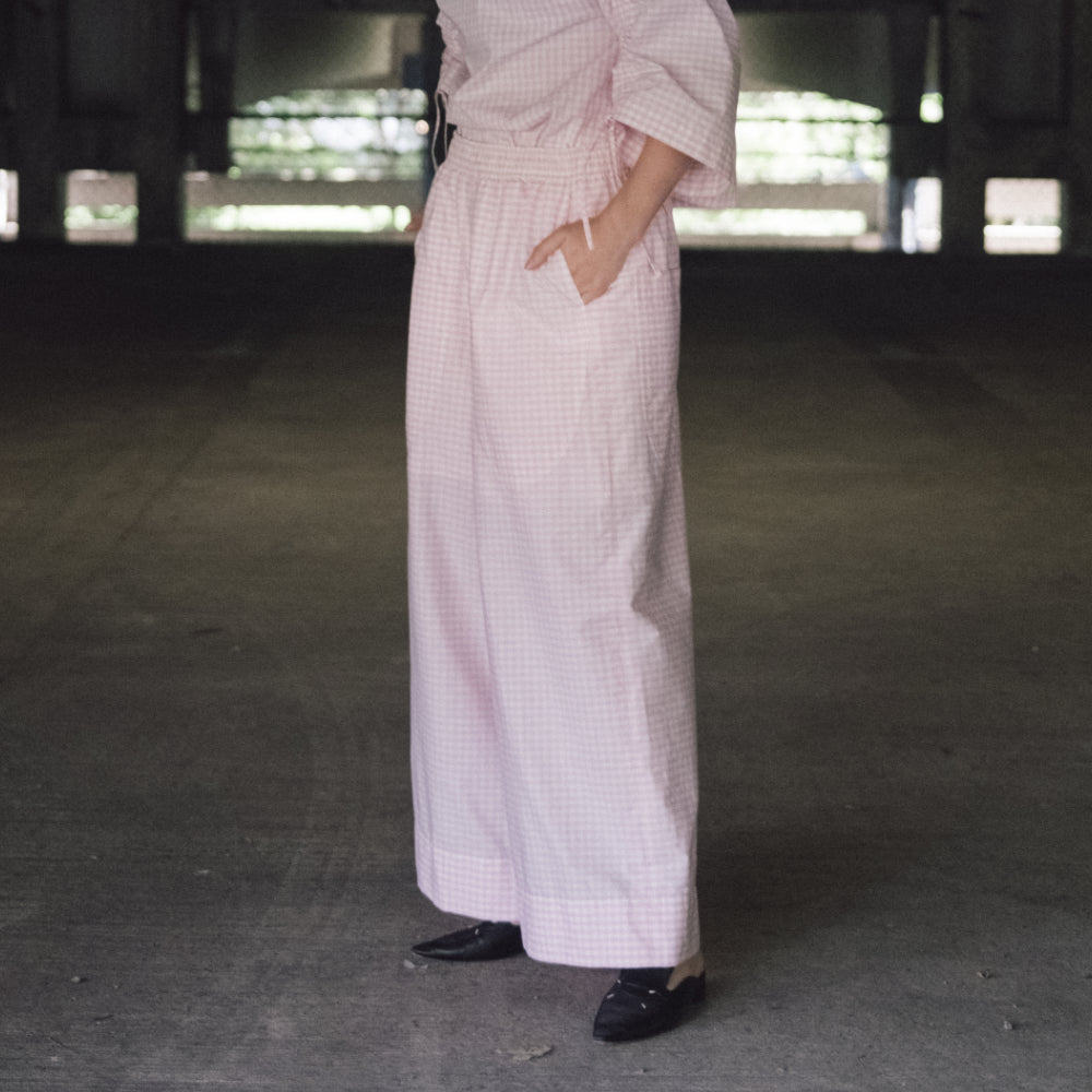 oversized pants in light poplin with patched pockets