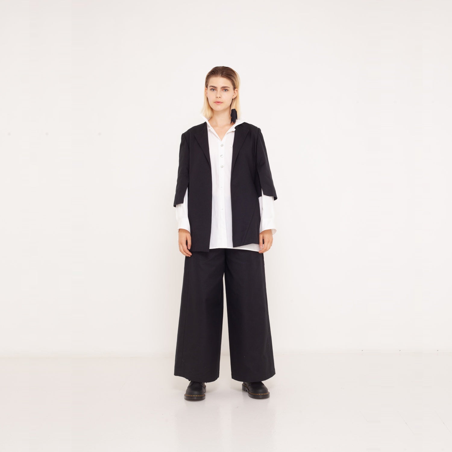 12 oversized shirt with big asymmetric pocket 2023-01-03-WasteLessFashion by Natascha von Hirschhausen WasteLessFuture.jpg