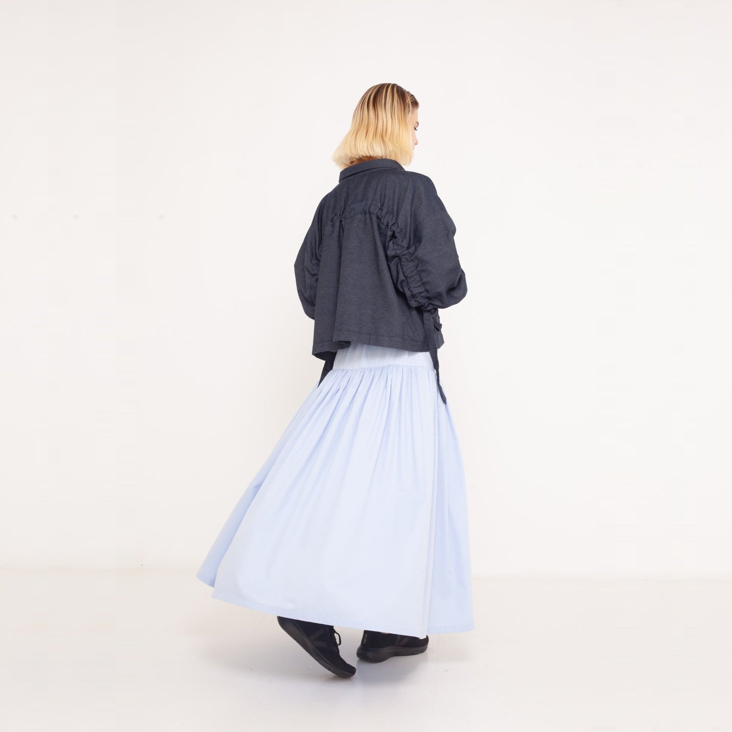24 denim jacket with gathering and big pockets 2023-01-03-WasteLessFashion by Natascha von Hirschhausen WasteLessFuture.jpg