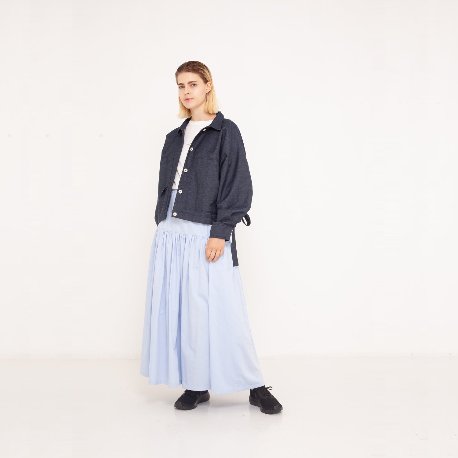 3 denim jacket with gathering and big pockets 2023-01-03-WasteLessFashion by Natascha von Hirschhausen WasteLessFuture.jpg
