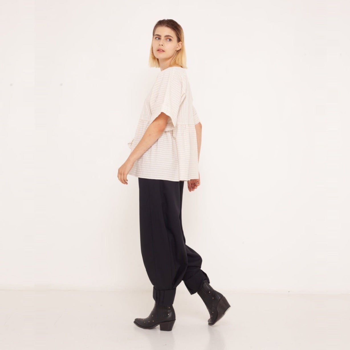 3 unisex Hose made of organic wool 2023-01-03-WasteLessFashion by Natascha von Hirschhausen WasteLessFuture.jpg