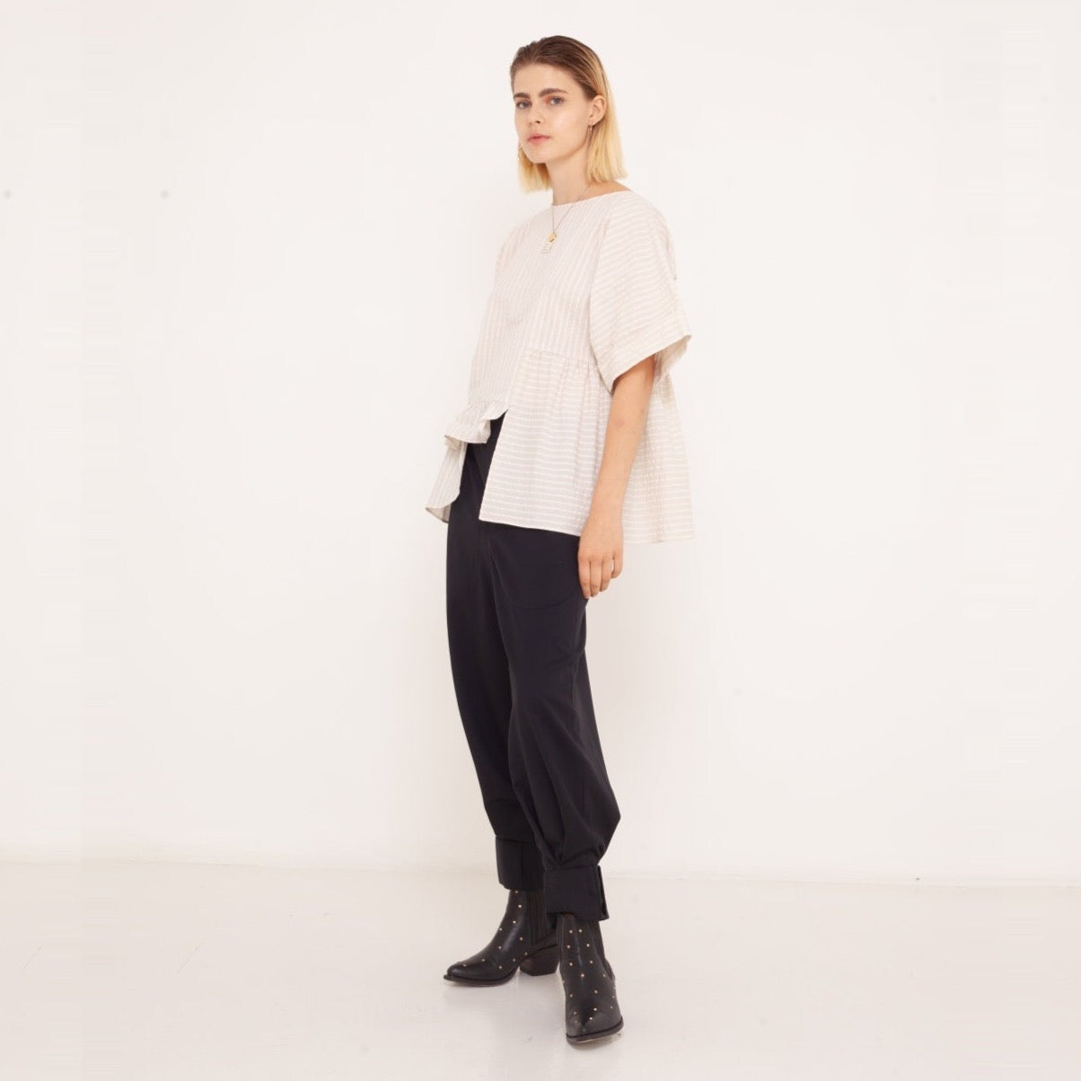 5 unisex Hose made of organic wool 2023-01-03-WasteLessFashion by Natascha von Hirschhausen WasteLessFuture.jpg