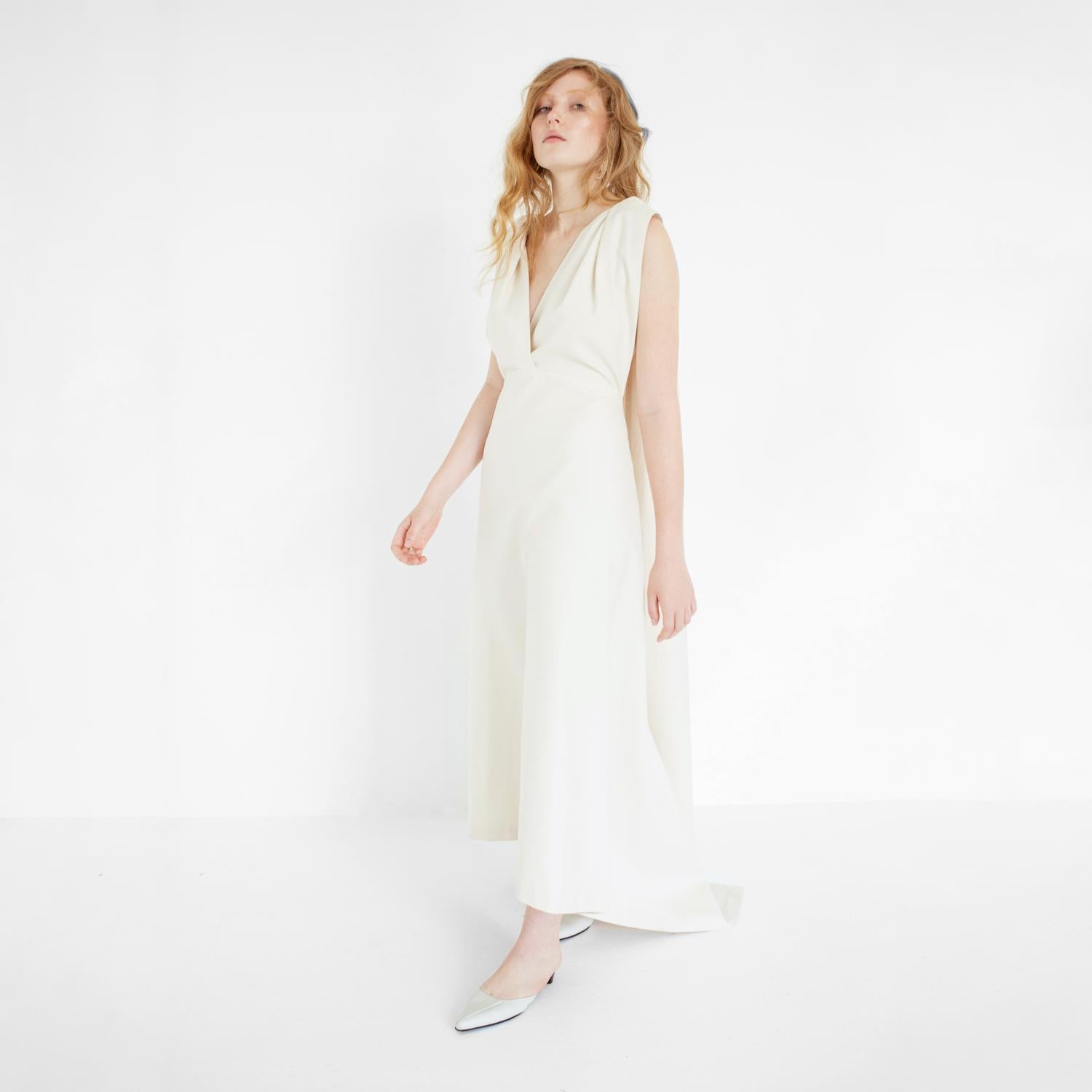 modern bridal dress with train by Natascha von Hirschhausen fashion design made in Berlin
