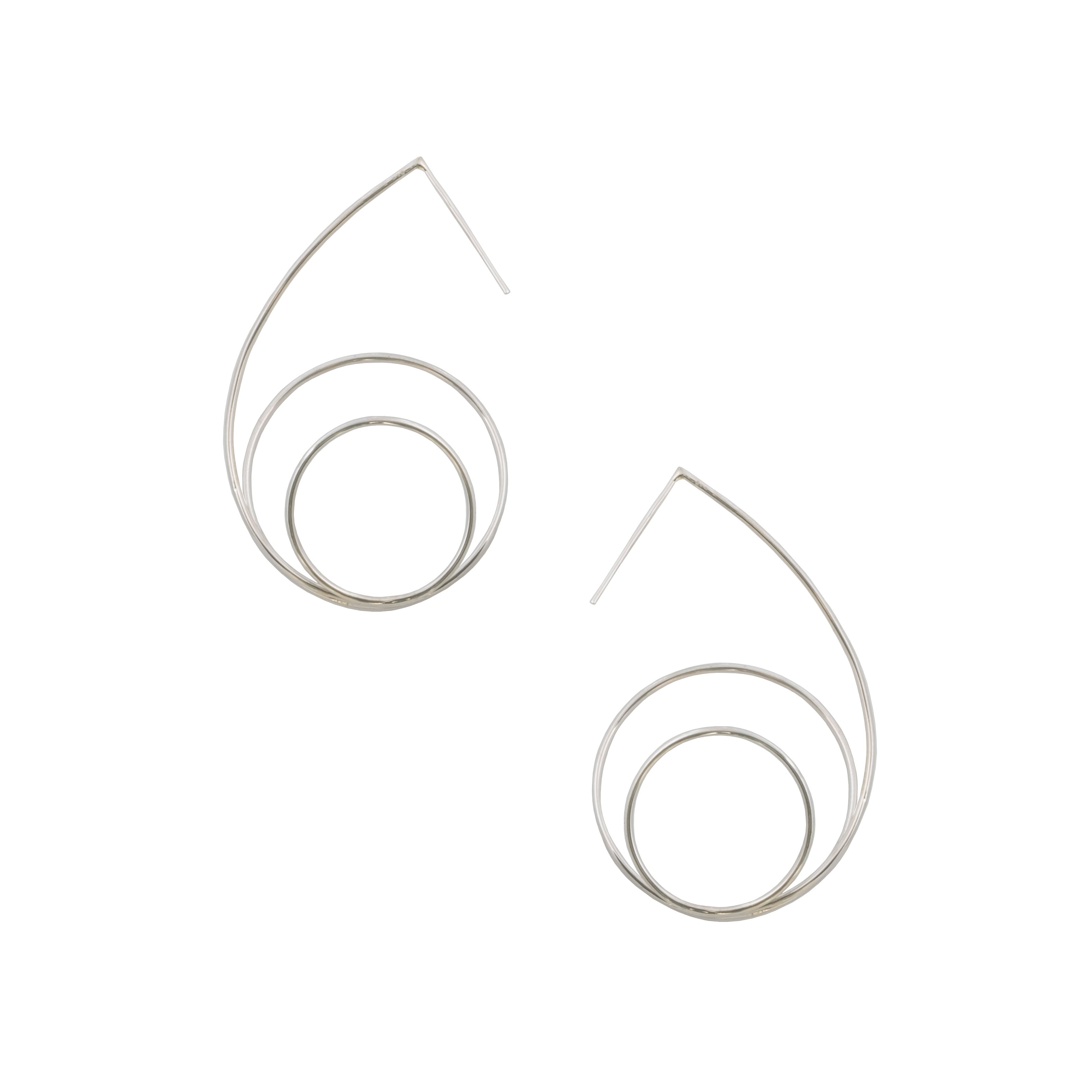 moderne Creole aus recyceltem Silber