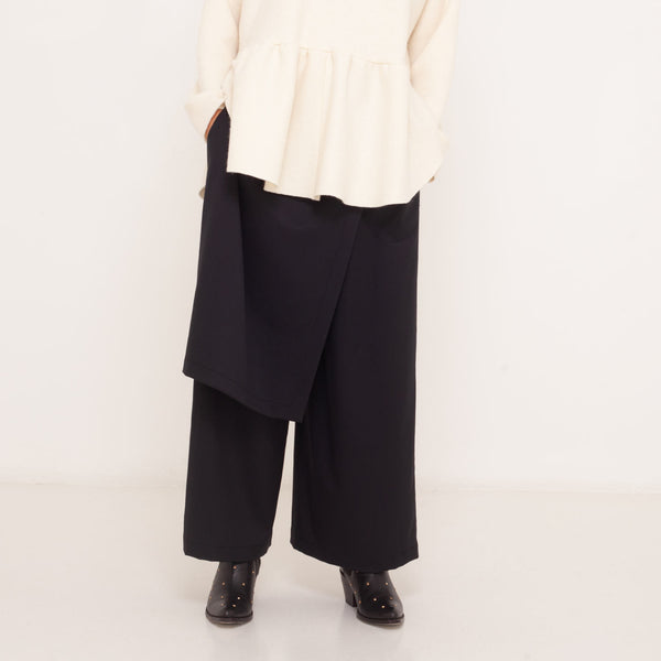 straight pants with drape-detail