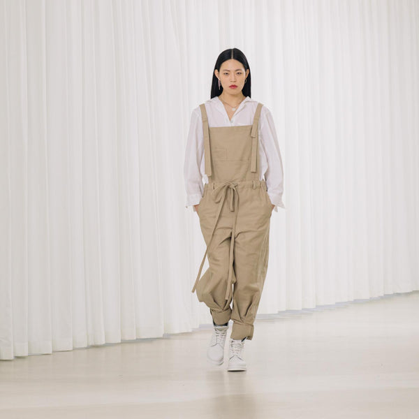 jumpsuit made of strong twill with pockets and adjustable bands