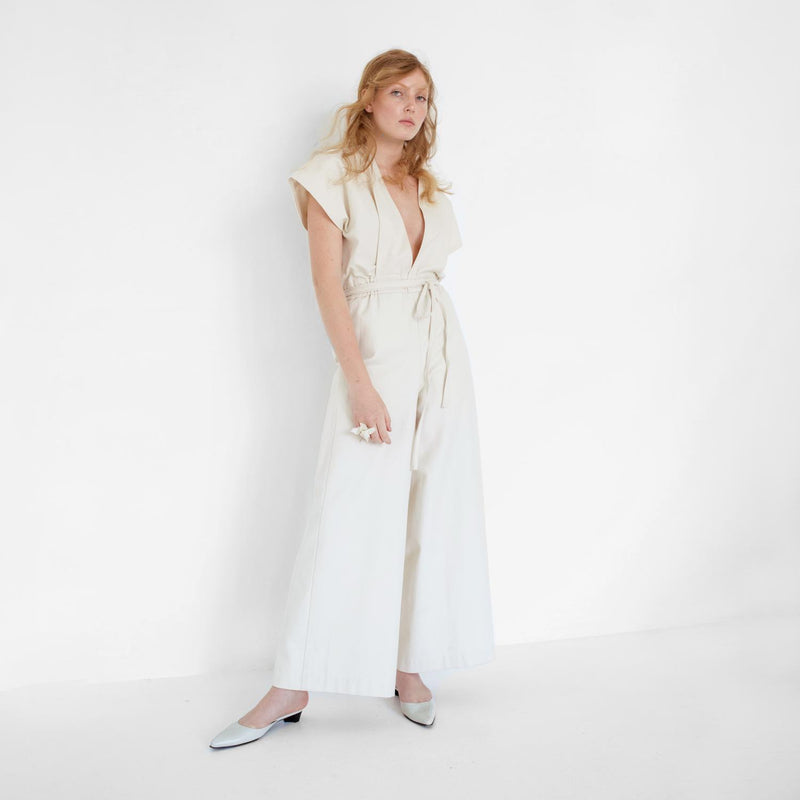 V neckline bridal overall by Natascha von Hirschhausen fashion design made in Berlin