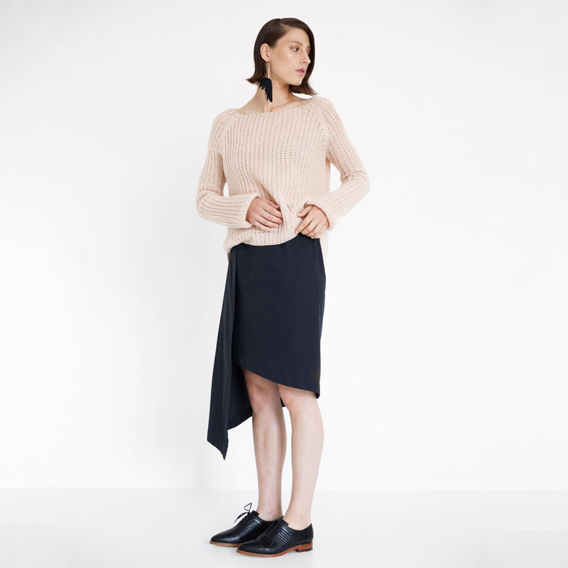 exclusive woollen pullover dyed with avocado seeds by Natascha von Hirschhausen fashion design made in Berlin