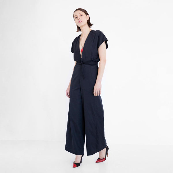 minimal design jumpsuit made of organic cotton by Natascha von Hirschhausen fashion design made in Berlin